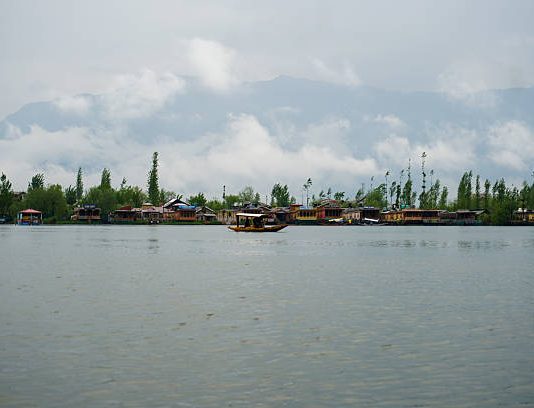 Weather in Srinagar : A Journey Through Sun, Snow, and Rain weather in srinagar